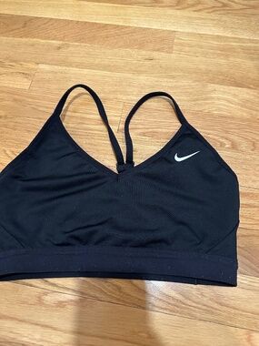 Nike women’s sports bra size M
